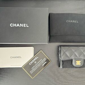CHANEL Caviar Flap Card Holder